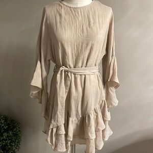 Polly ruffled tier bottom dress / kimono bell sleeves size 8 / belted / tan